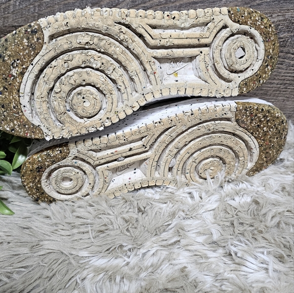 Nike Air Force 1 - Picture 10 of 13